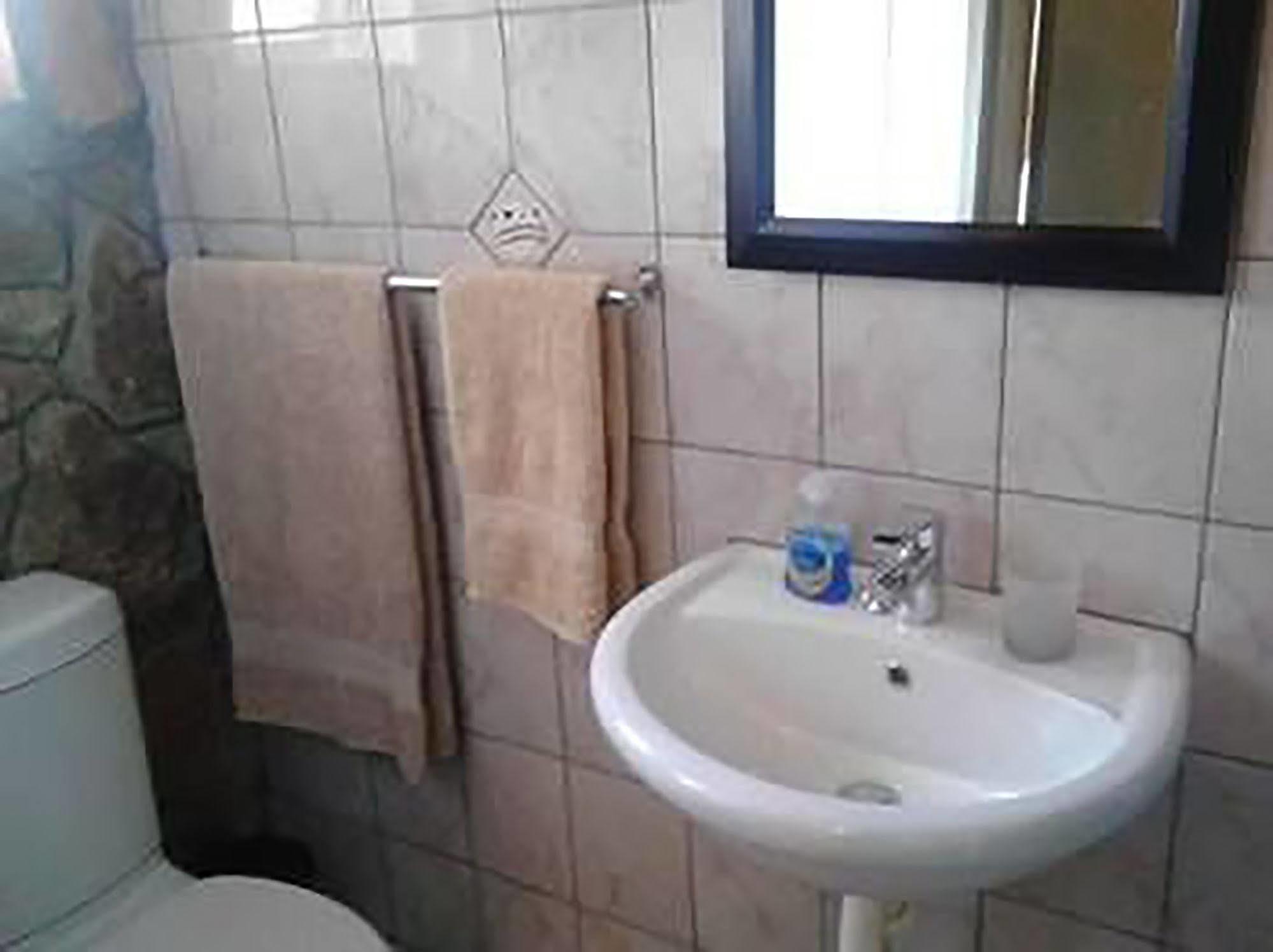 A New Earth Guest Lodge Francistown Ngoại thất bức ảnh